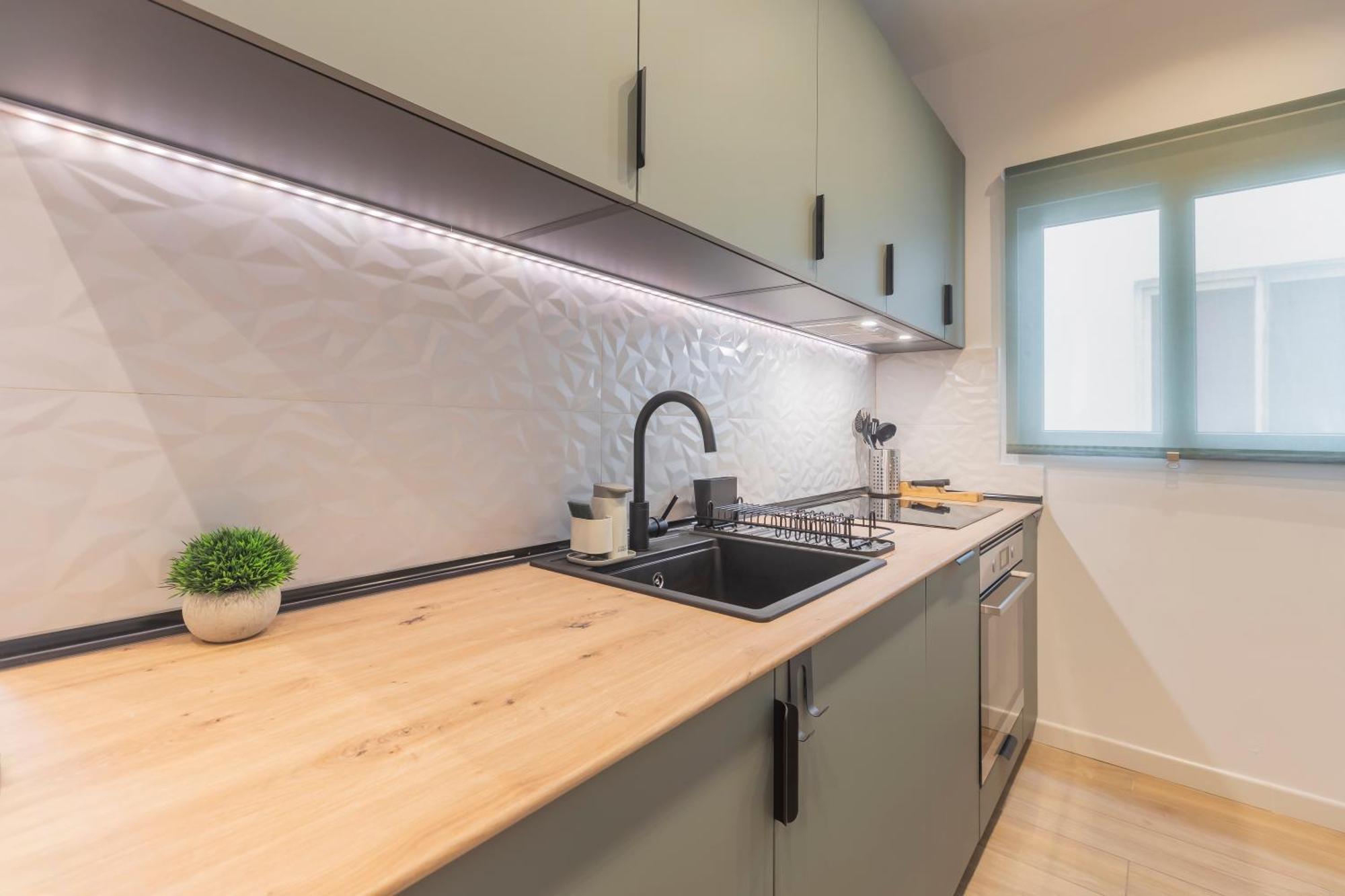 Fully Renovated Apartment In The Heart Of Fuengirola, 2 Min Walk To The Beach Exterior foto